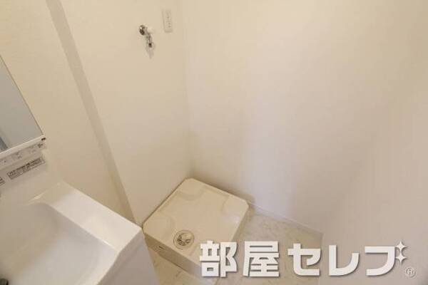 洗濯機置き場はこちらへ。