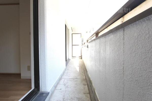 日当たりの良い広いベランダです。