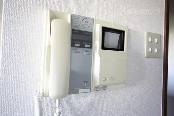 テレビ付きモニターフォンで安心です。