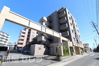 立派な外観の建物です。