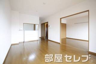 広々としたリビングルーム。302