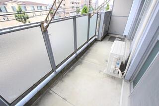 すりガラスがお洒落なベランダ。