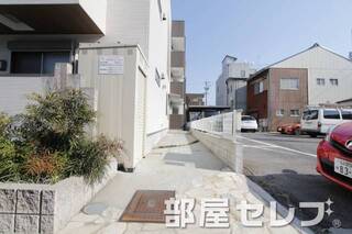 お洒落なアプローチが人気です。