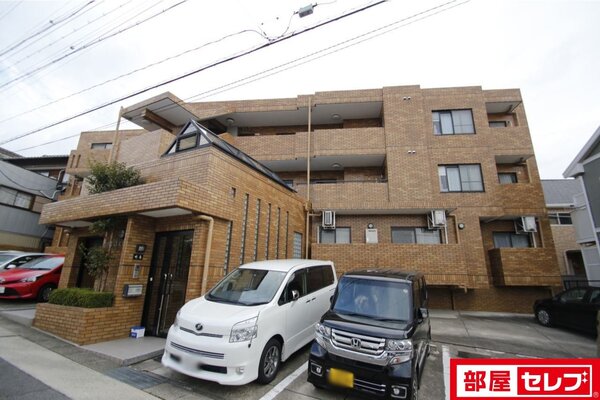 屋根付きの駐輪場。