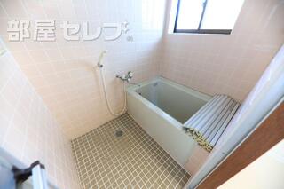 広めのお風呂で疲れをとって下さい。