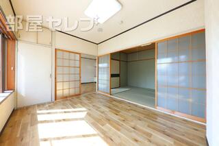 洋室6帖のお部屋も一新されています。