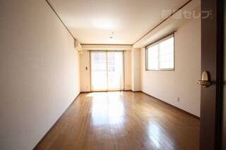 ２面採光の明るいお部屋ですよ