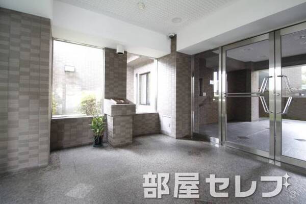 オートロック完備。