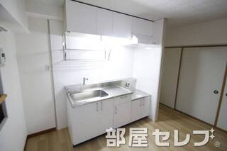 段落ちキッチン。