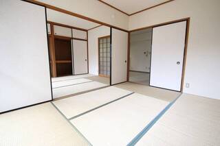 仕切りを外せば１２帖の和室