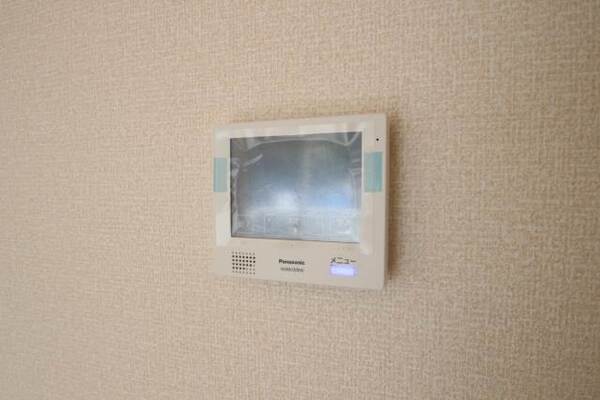 ＴＶモニター付きで来客者が確認できます。