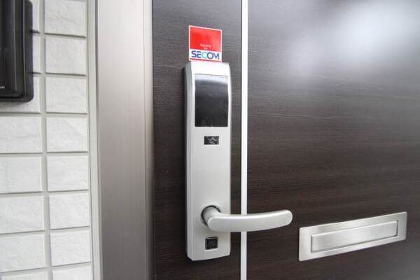 電子ロック付きです。