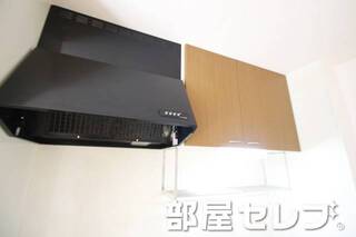 キッチン上部収納。
