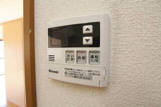 温度調節も室内からでき楽です。(305号室の写真です)