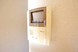 TVモニター付きで安心ですね。(305号室の写真です)