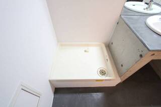 脱衣所も広々ですね