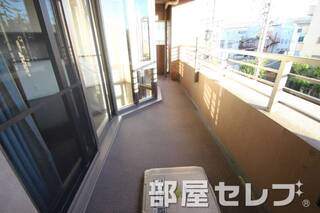 広いバルコニー。