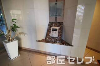 オートロック完備。