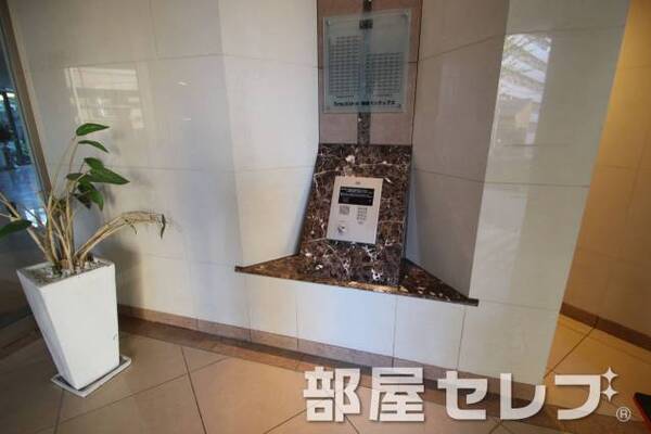 オートロック完備。
