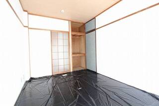 シートの下には奇麗な畳がありますよ