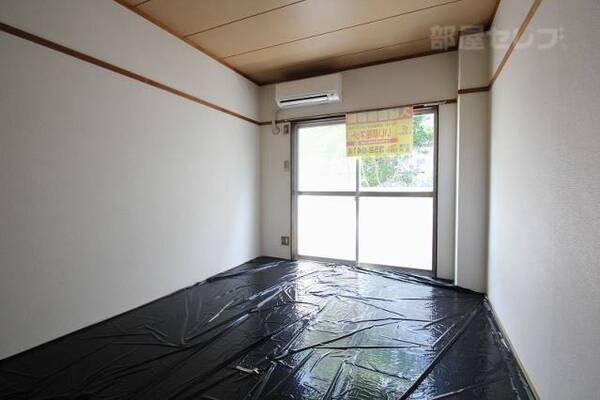 南面に窓があります