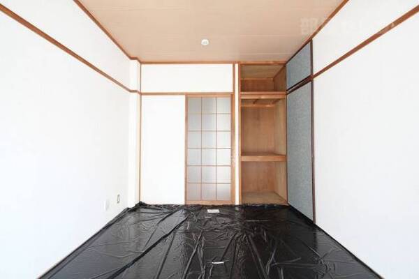 ３段構えの押入れです