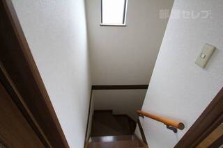 階段にも窓があります