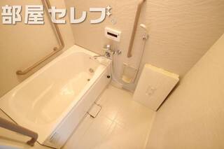 追い焚きもできる広々お風呂です。他号室の写真です。