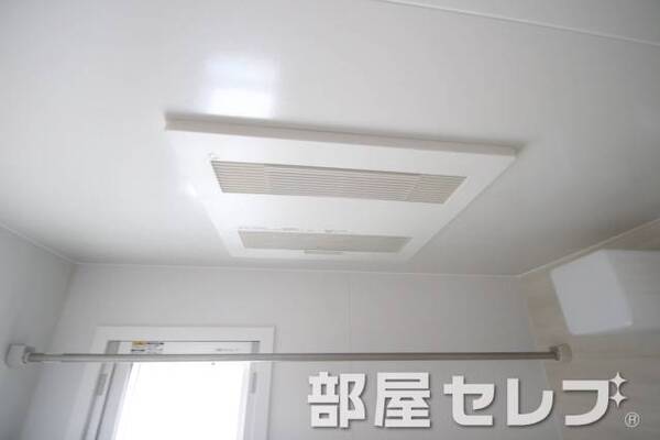 浴室乾燥機付き。