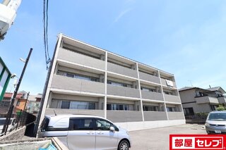 タイル貼りの立派な外観です。