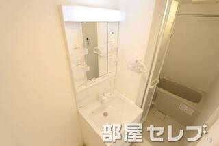 きれいな洗髪洗面化粧台です。