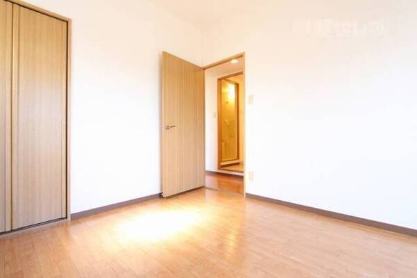 写真は別の部屋です。