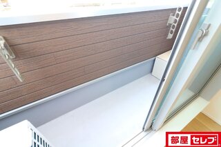 ※写真は別号室です