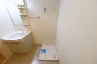 洗濯機はここ。