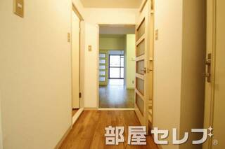 玄関口。他号室の写真です。