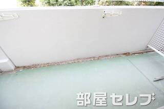 広々としたバルコニー。他号室の写真です。