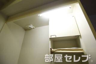 キッチン上部収納。他号室の写真です。