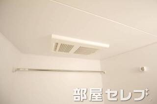 浴室乾燥機付き。
