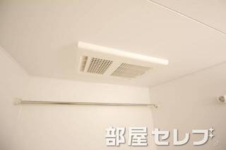 浴室乾燥機付き。