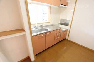 キッチンの隣に棚！収納上手になれます。