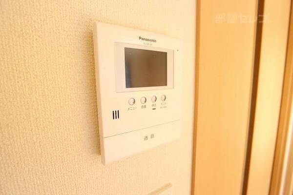 来客が一目でわかるドアホン。一人暮らしの味方。