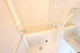きれいなバスルームでしっかり湯船にもつかれます☆