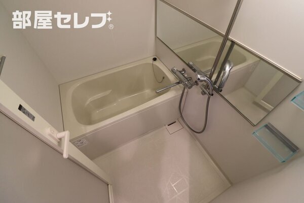 作業スペースの広いキッチンは便利です。