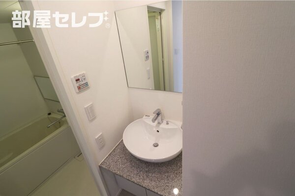 温水洗浄便座付きのお手洗いです。