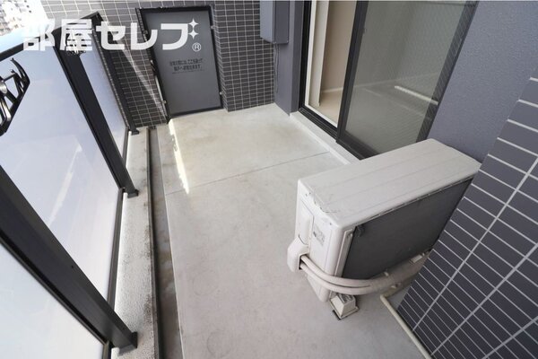 採光面の多い明るいお部屋です。