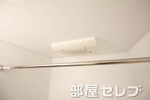 浴室乾燥機付き。