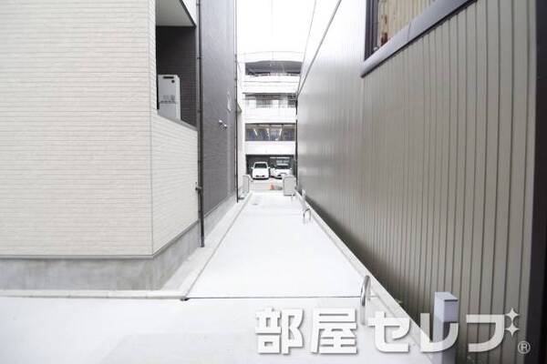 自転車はスペースのあるところへ。