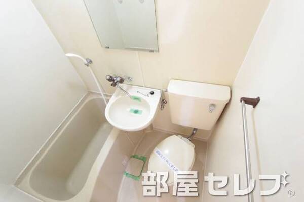 掃除がしやすく清潔なバスルームです。