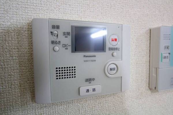 テレビモニターホンで来客時も確認することができます。