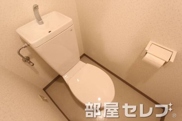 トイレもきれいにしています。他号室の写真です。
